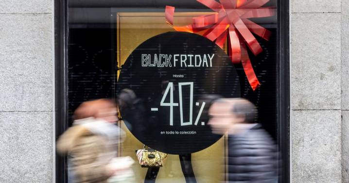 Zara, El Corte Inglés, Mango...: Cuándo y a qué hora empiezan los descuentos del Black Friday 2025