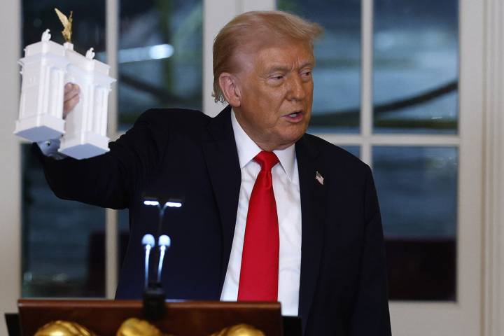 Donald Trump's ‘Arc de Trump’ Potentially Carries $100M Price Tag: Reports