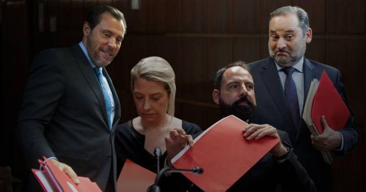 La sospechosa coincidencia de carpetas rojas en la comisión del caso PSOE