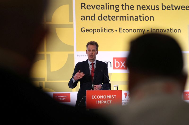 ECB's Elderson backs easier rules for small banks, fewer requirements