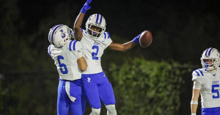 Winner of Jesuit against McDonogh 35 set the tone on the first play from scrimmage