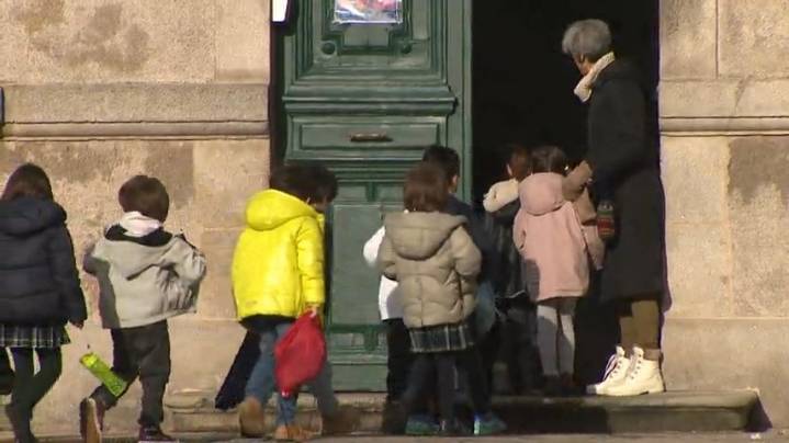 O Goberno reducirá o número de alumnos por aula e o horario dos profesores
