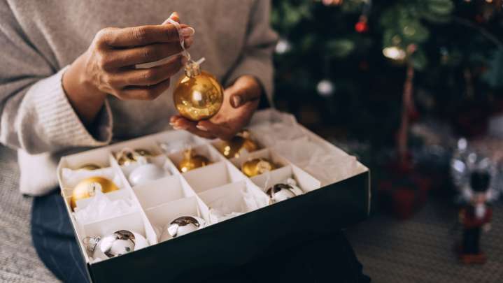 Goodbye, Glass Bulbs: Ring In The New Year With This Fresh & Aromatic Holiday Trend