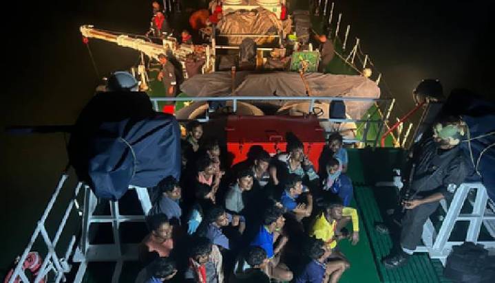 Indian Coast Guard Detains Bangladeshi Fishing Vessel With 28 Crew Members