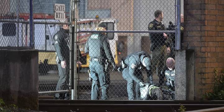 Man accused of threatening TriMet employees with knife in Gresham