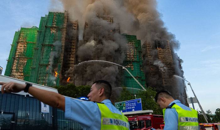 Sube a 36 el número de fallecidos en el incendio de varios edificios en Hong Kong