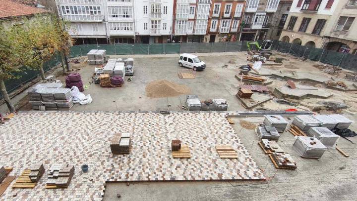 Un informe achaca las grietas del Ayuntamiento al derribo de un edificio y no a la obra de Plaza de España