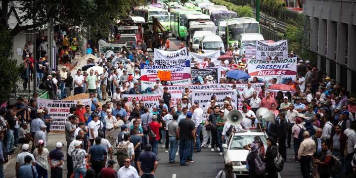 Transportistas y agroproductores rechazan mesa de trabajo de la Segob para evitar bloqueos