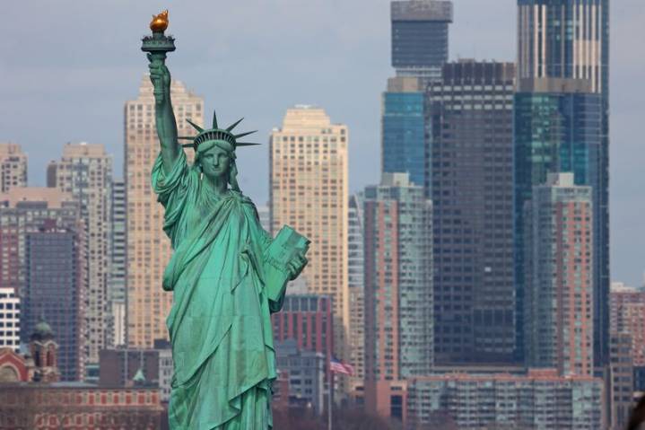 US sees sharp dip in foreign students, India tops the list