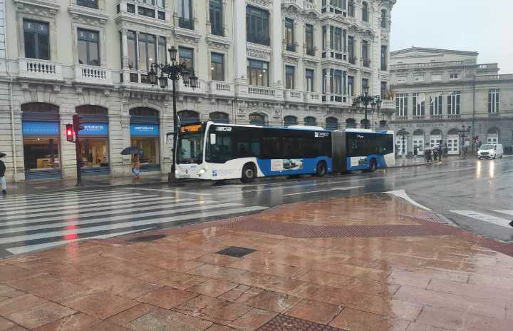 IU reclama mejoras en el transporte público de Oviedo en los presupuestos de 2026