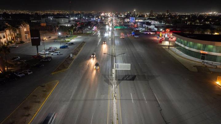 Avanza modernización de alumbrado en los 4 accesos a Saltillo