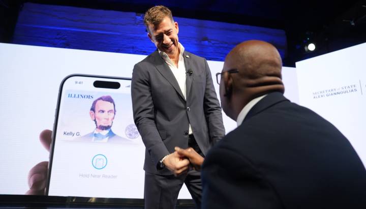 Digital driver's licenses, IDs available to Illinois residents starting Wednesday