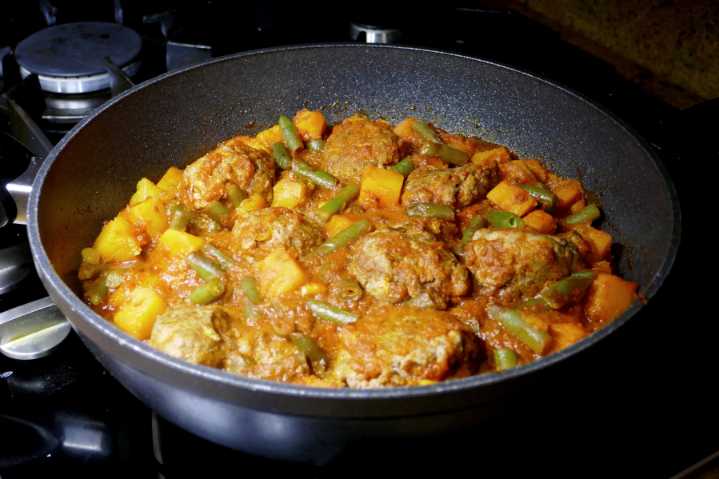 Tasty meatballs made in one skillet