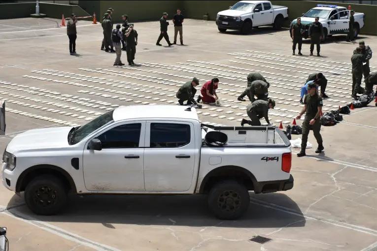 Intentó escapar con más de 950 kilos de droga: está vinculado al “bombardeo aéreo de cocaína”