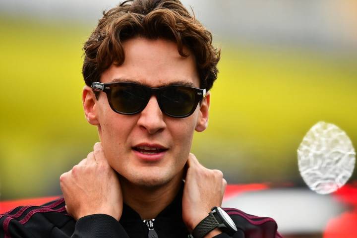 George Russell beats AI-controlled Mercedes in MrBeast mega