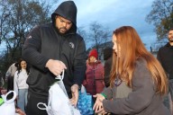 Giants' Jermaine Eluemunor is giving back with 200 turkey donation to families in need