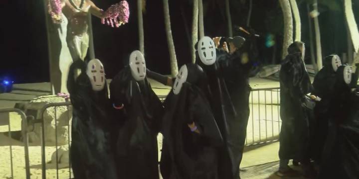 Thousands hit Waikiki for Halloween trick