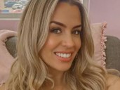 Cambió el banco por OnlyFans y se hizo millonaria: grababa en la cocina mientras sus hijos no la veían