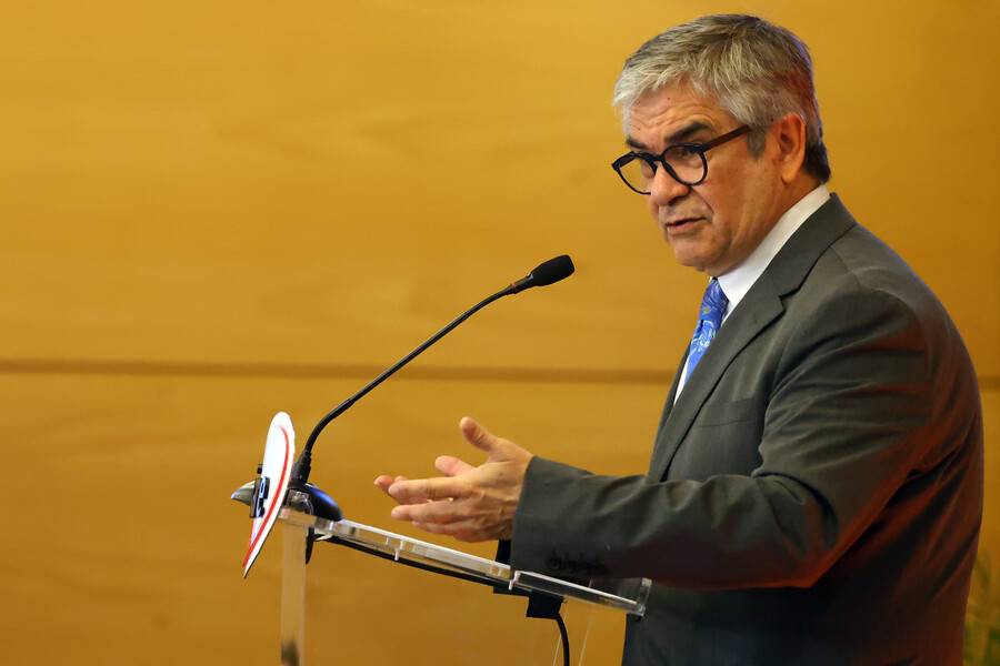 Marcel descarta que la economía chilena se esté “cayendo a pedazos”