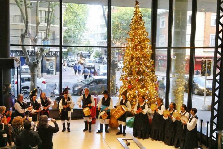 Cálido momento musical en el Paseo Aldrey