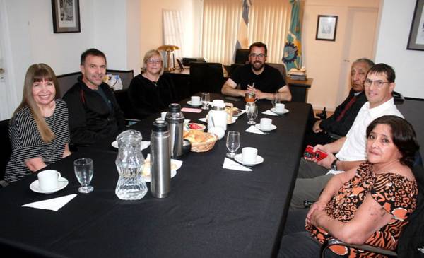 El municipio reconoció a empleados municipales jubilados por su trayectoria y compromiso con la comunidad