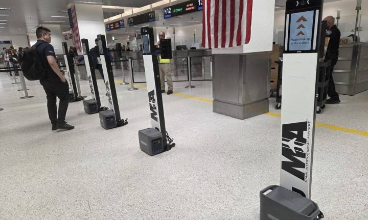 Aeropuerto de Miami baja a tres segundos revisión de pasaporte con tecnología biométrica