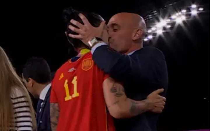 Descarta Luis Rubiales ofrecer una disculpa a Jennifer Hermoso por beso