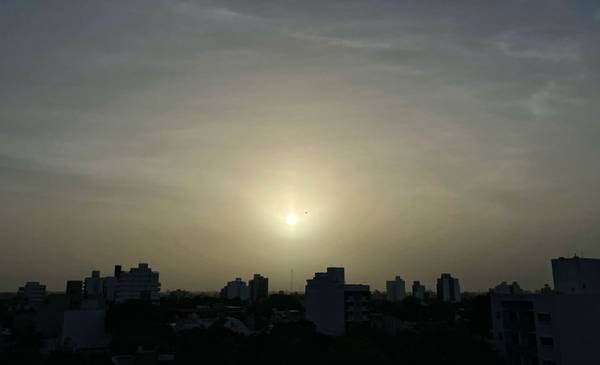 En FOTOS | La gran nube de polvo llegó a La Plata y la Región