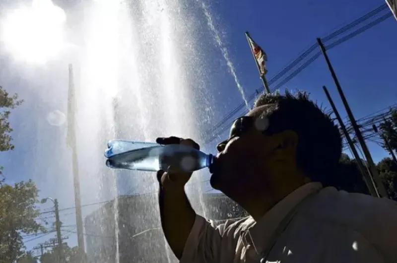 Martes sofocante, pero con probables lluvias de noche: así estará el tiempo este 4 de noviembre en Santiago