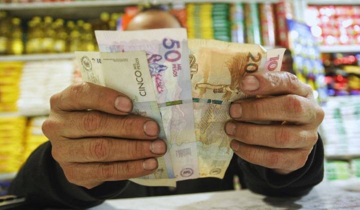 ¿Cómo cumplir con las primas sin desbalancear las finanzas de las empresas? Expertos revelan algunas claves