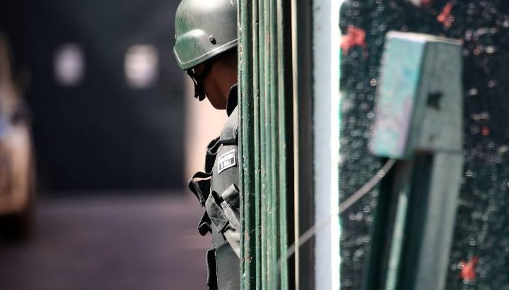 Gendarmería suspende a seis funcionarios por fuga de peligroso reo desde Colina 2