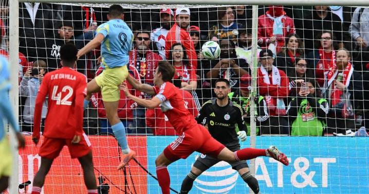 Tai Baribo scores 2 goals, Union beats Fire 3