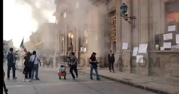 Incendian Palacio de Gobierno en Morelia tras asesinato del alcalde de Uruapan
