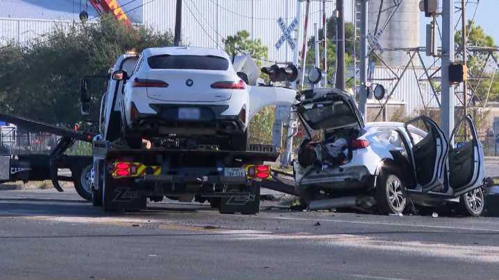 Three people dead after driver ran red light with no headlights, Houston police say