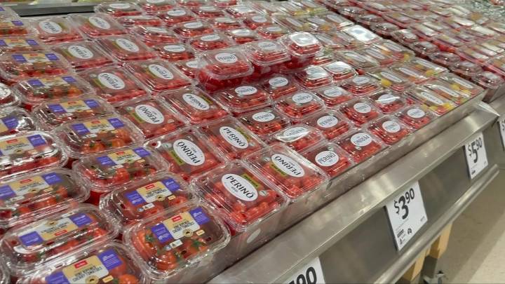 Shoppers pay less for prepackaged fruit and vegetables than for loose produce