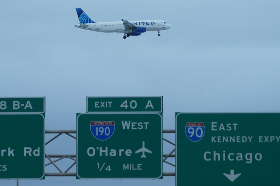 Post-Thanksgiving travelers in Chicago see flights canceled and delayed after winter storm