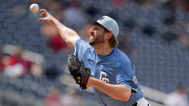 Seattle Mariners add a reliever with interesting backstory