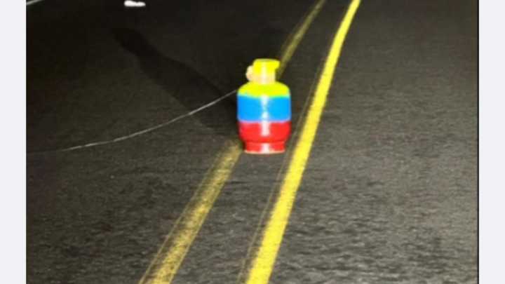 Temor por un cilindro en la mitad de la carretera a Buenaventura, por lo que estuvo cerrada; ¿era una bomba? Autoridades explican lo ocurrido