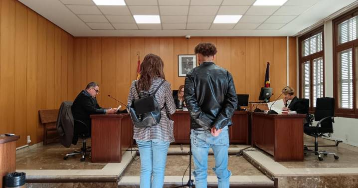 Condenado por robar y amenazar de muerte a una policía fuera de servicio que paseaba con su bebé