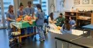 El estudiantado de Medicina de ‘Soporte Vital Avanzado: Urgencias y Emergencias Extrahospitalarias’ afronta su última simulación
