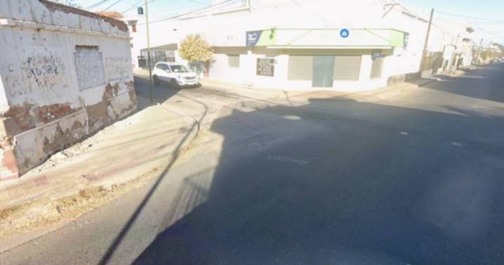 Fue atropellada, la arrastraron varios metros y huyeron: una ciclista herida en el centro