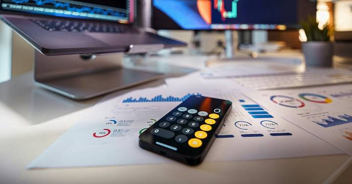 Trade Setup For Nov 19: Nifty's Key Support Shifts To 25,700 As Six