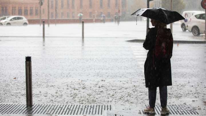 Las nubes y los chubascos toman Madrid