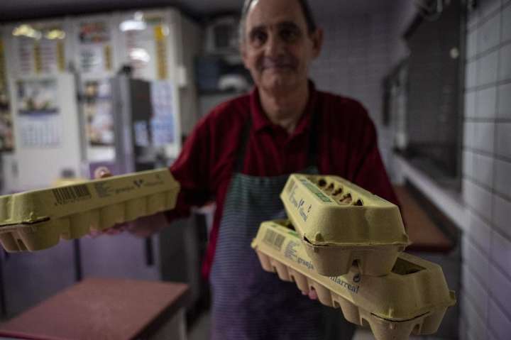 Los huevos rompen la barrera con precios al alza en Cáceres: "Los XL ya superan los 4 euros"