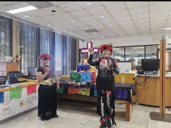 Con cuentos, fortalecen raíces mexicanas de familias paseñas