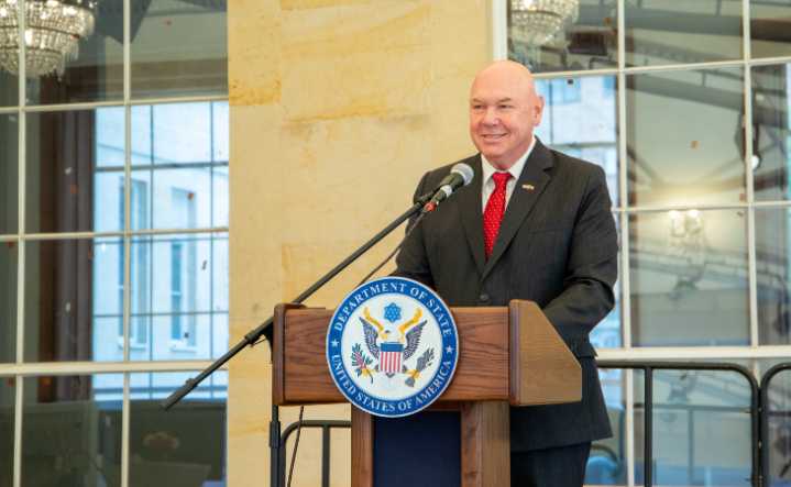 Embajador McNamara aclara impacto político de la inclusión de Petro en la Lista Clinton