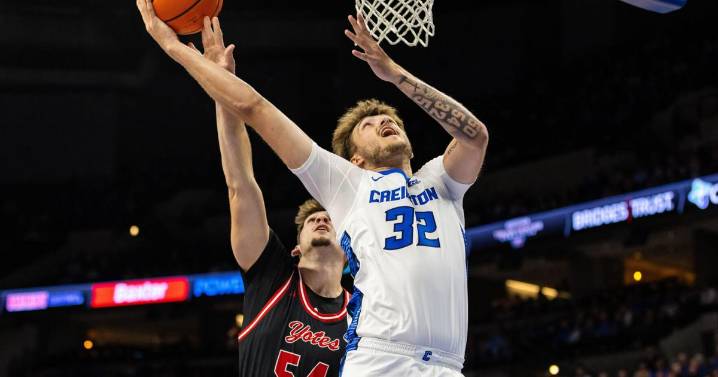 Freeman leads Creighton past South Dakota