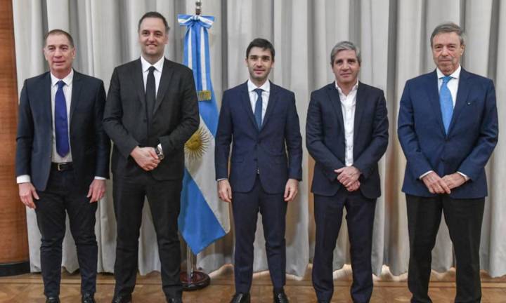Baja de retenciones al petróleo: qué implica el acuerdo entre Chubut y el Gobierno nacional que se firmó hoy