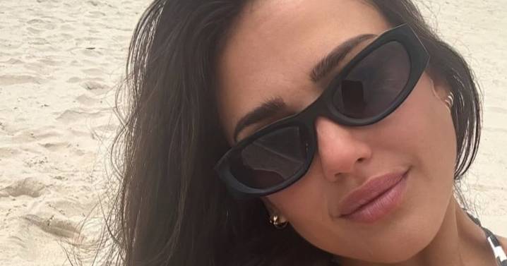 Jessica Alba's Bikini Selfie Will Want You To Go to a Beach