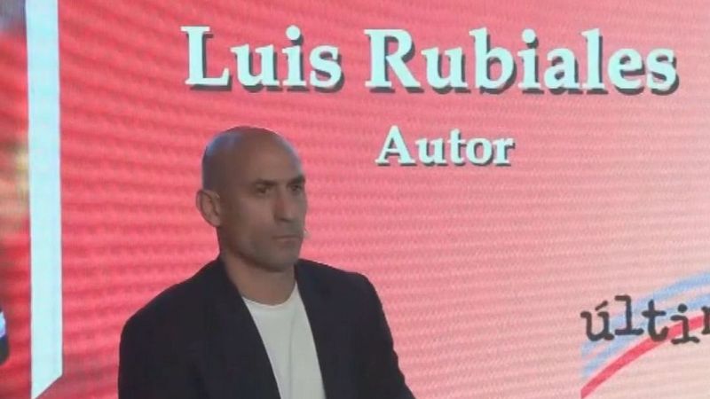 Luis Rubiales, agredido por un desconocido durante la presentación de su libro